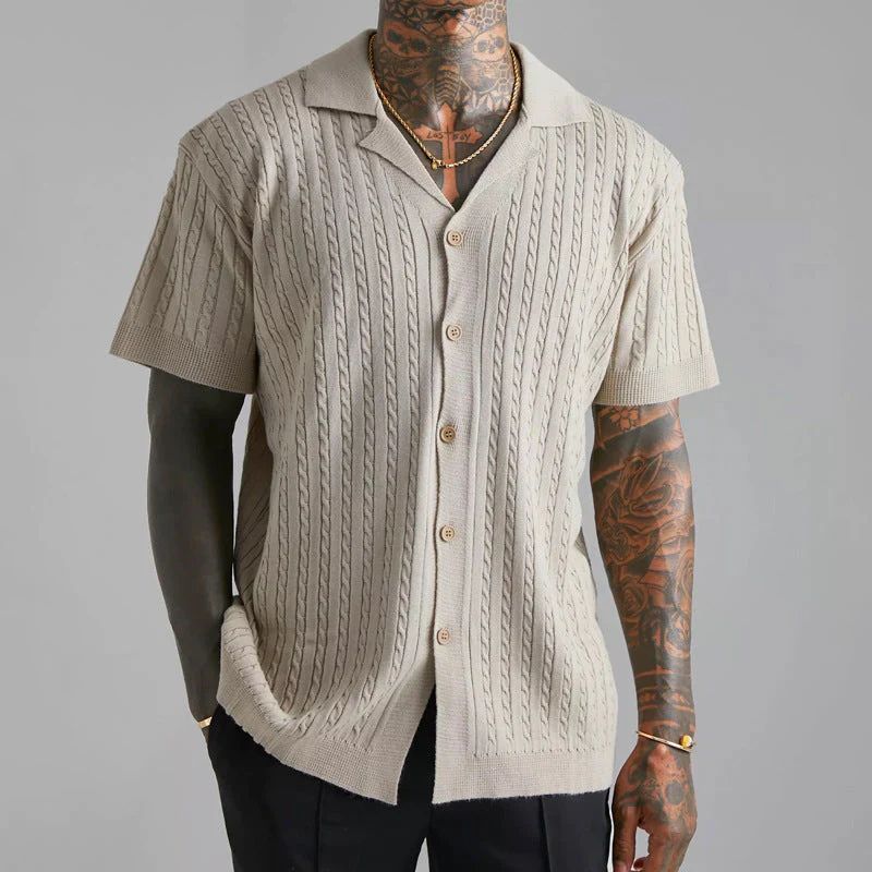 Stijlvol gebreid overhemd met korte mouwen voor heren, ideaal voor zomerse elegantie.