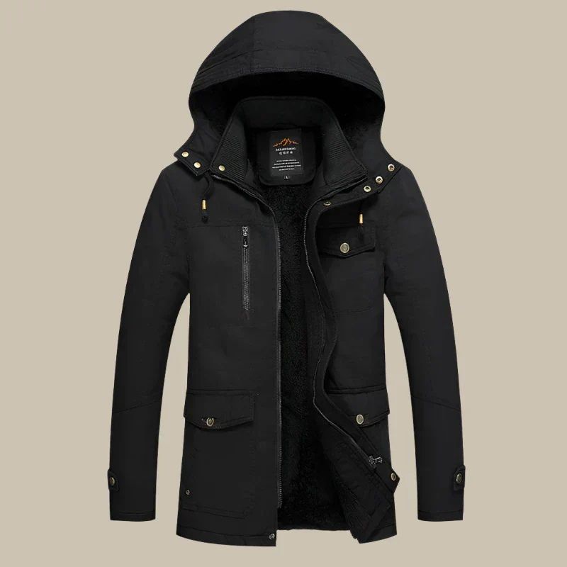 Donkergroene waterdichte winterparka voor heren met warme fleecevoering en praktische zakken, perfect voor koude en natte dagen.       