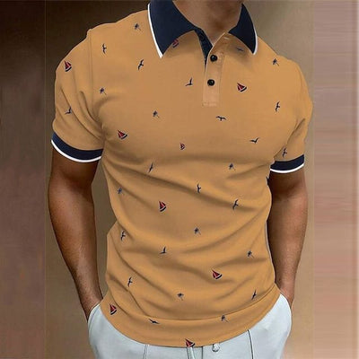 Lichtroze poloshirt met maritieme details, perfect voor een frisse en trendy zomerlook.