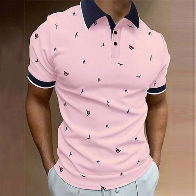 Lichtroze poloshirt met maritieme details, perfect voor een frisse en trendy zomerlook.