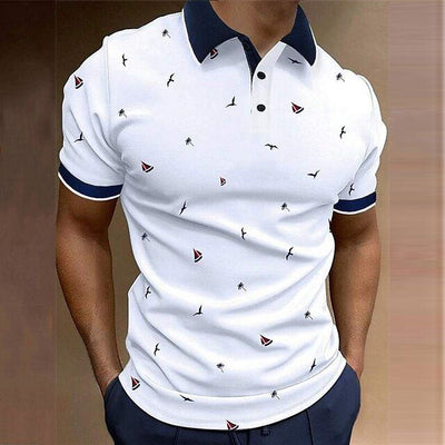 Lichtroze poloshirt met maritieme details, perfect voor een frisse en trendy zomerlook.